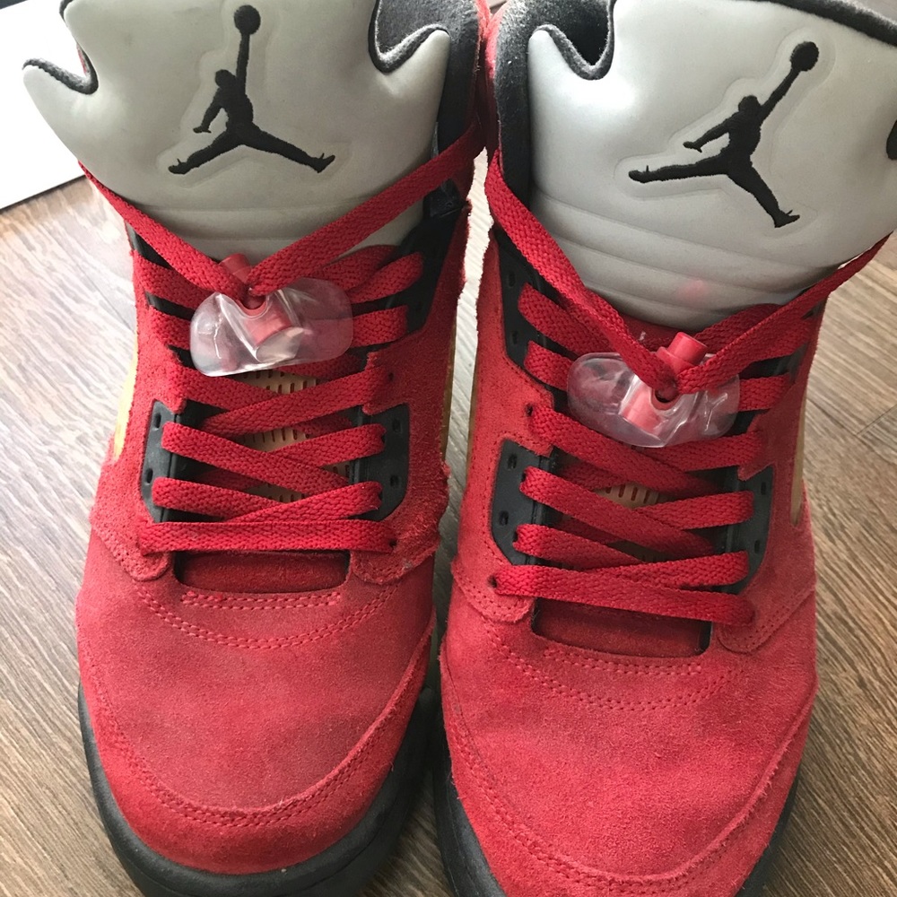 Jordan 5 raging bulls. Used. Size 9.5